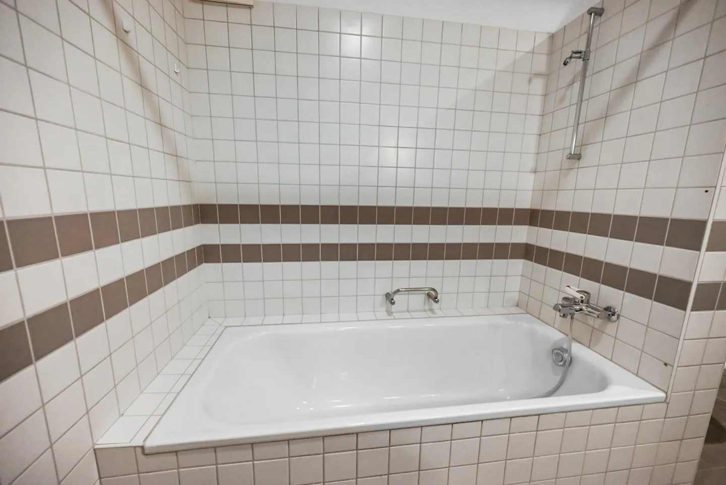 Large 3.5-Room Attic Apartment in Koblenz - Photo 12 of 13