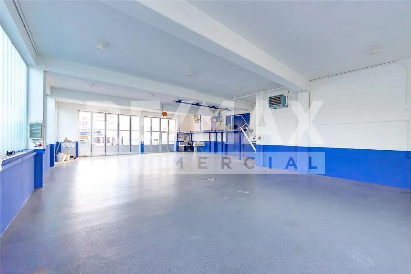 Large commercial hall for various business activities or hobbies - Photo 5 of 13