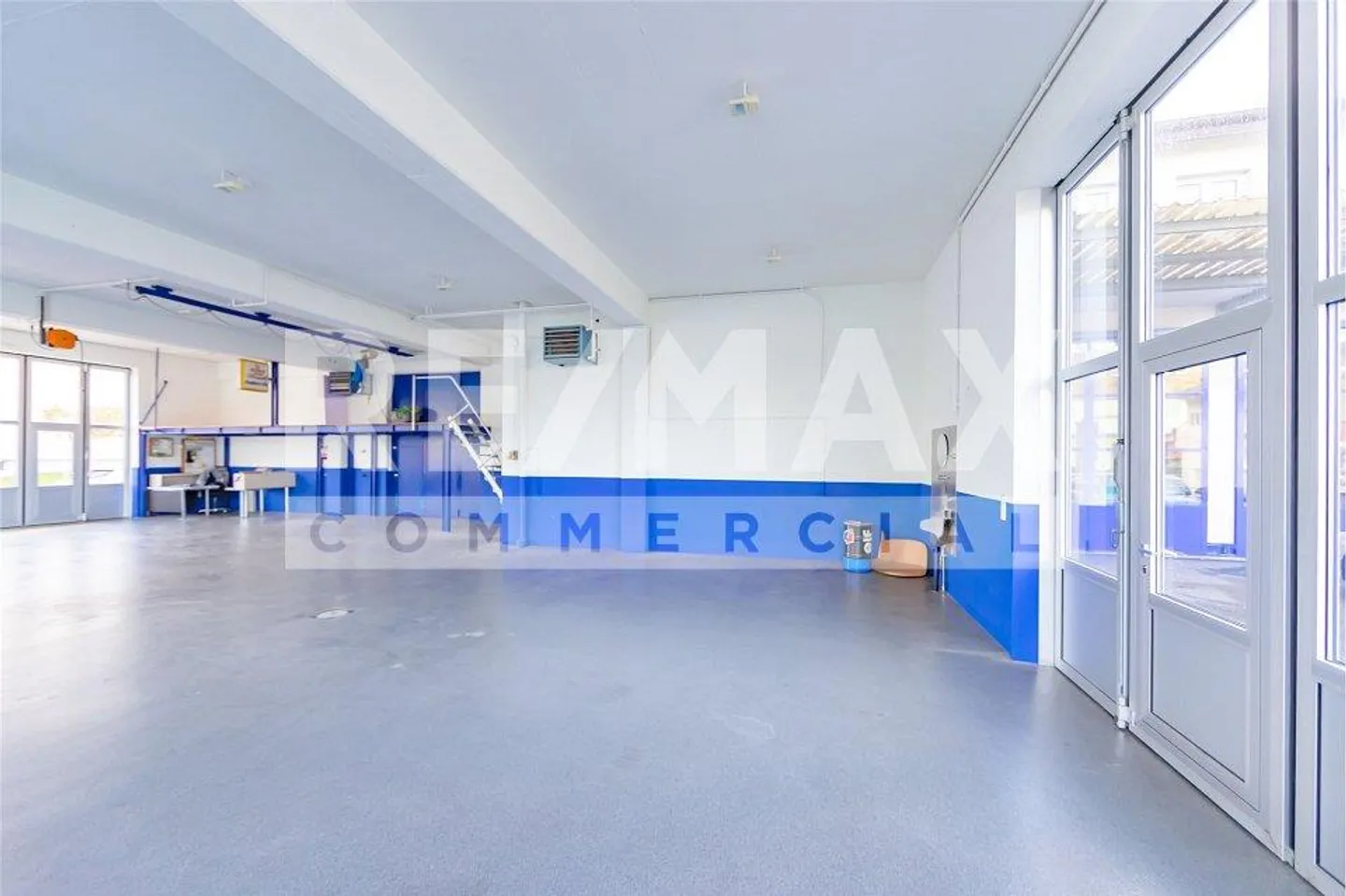 Large commercial hall for various business activities or hobbies - Photo 6 of 13