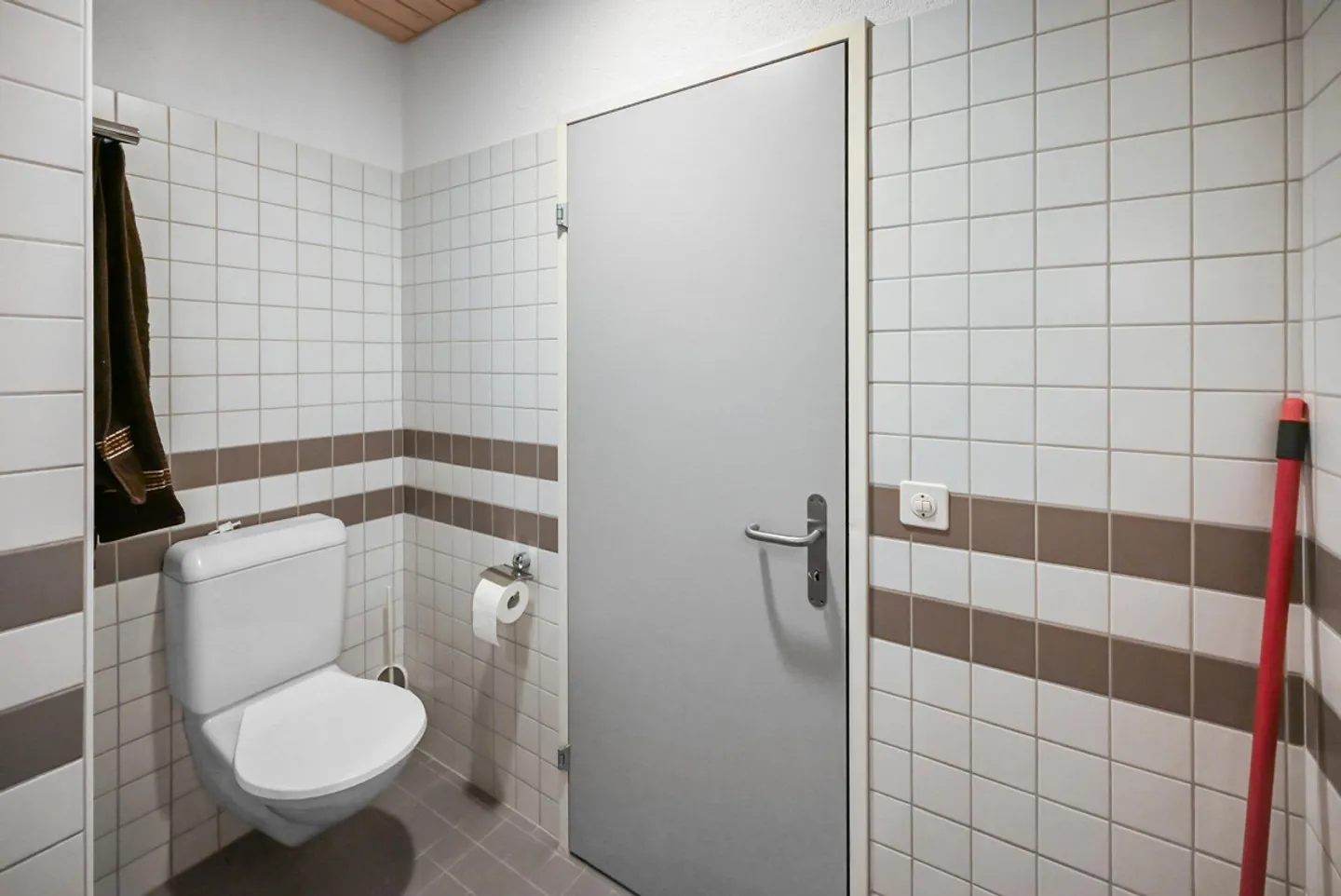 Large 3.5-Room Attic Apartment in Koblenz - Photo 11 of 13