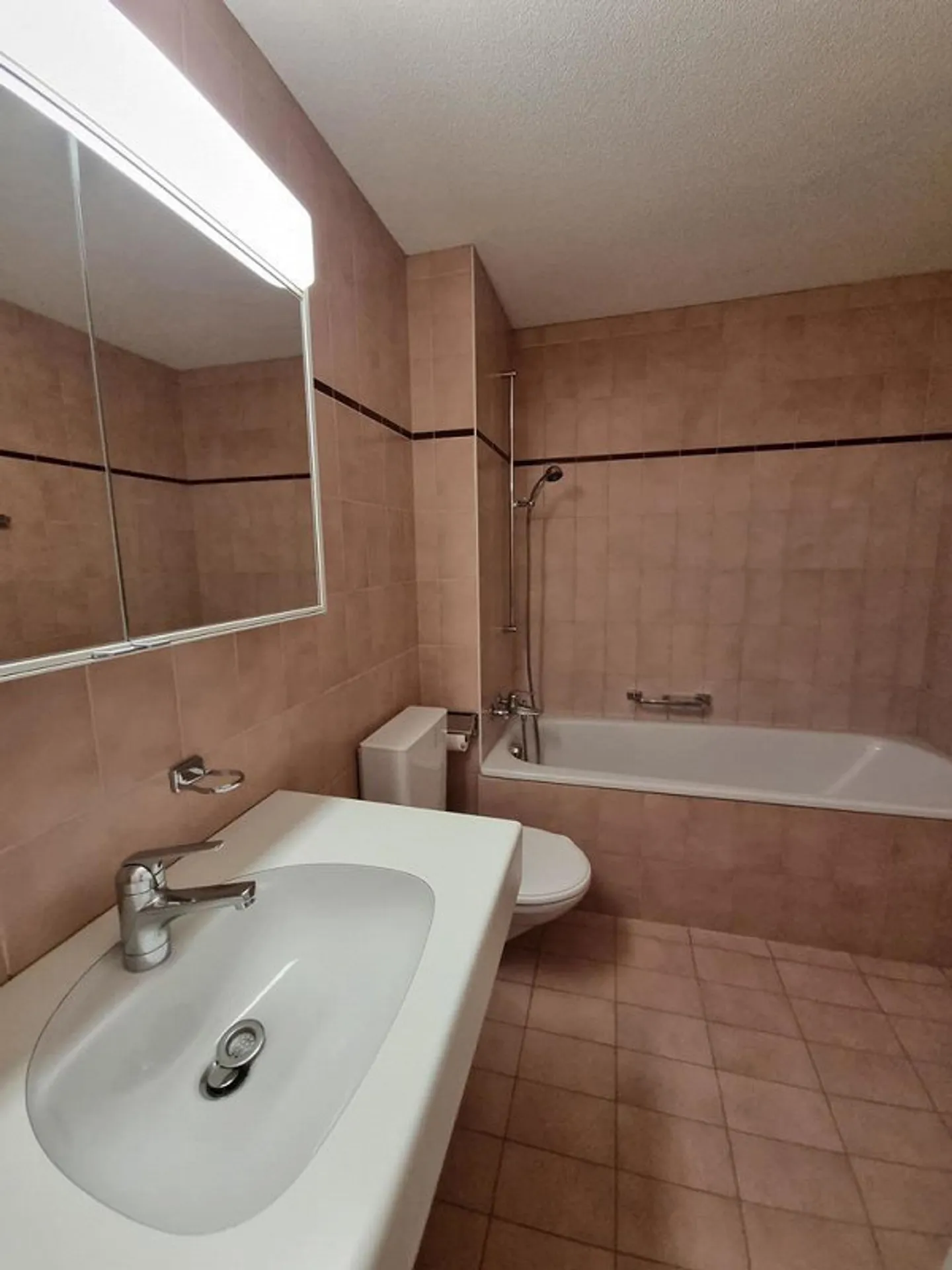 Gemütliche 3.5 Zimmer-Wohnung im 1.OG zu vermieten - Foto 3 von 9