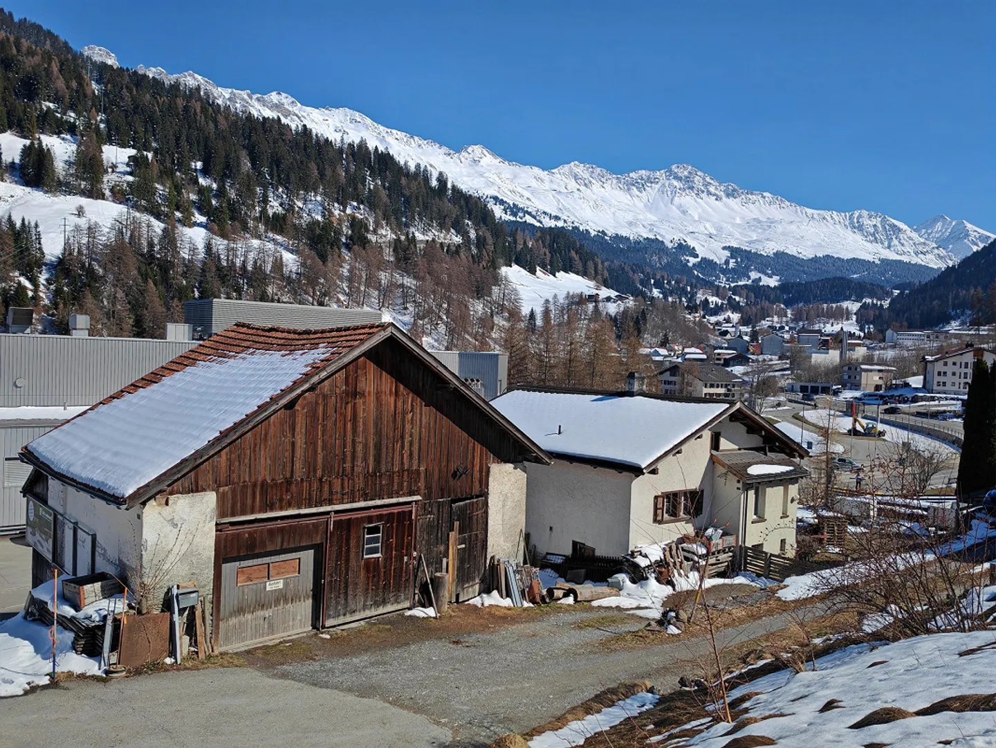 Large single-family house with garden & outbuilding - Photo 1 of 12