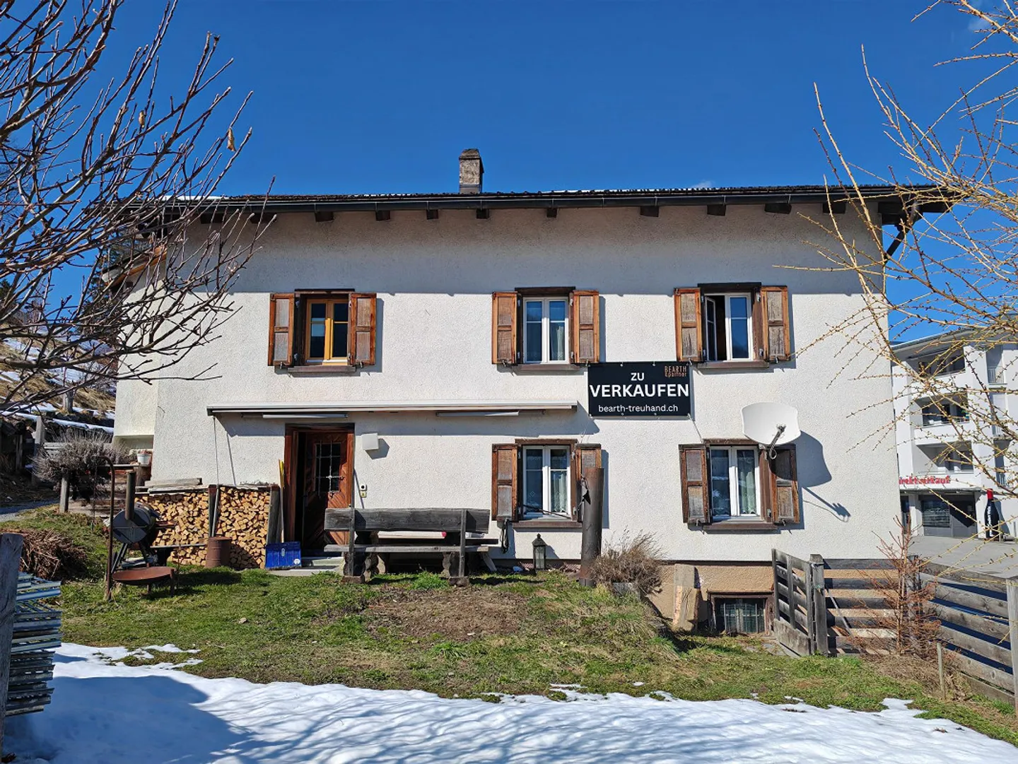Large single-family house with garden & outbuilding - Photo 2 of 12