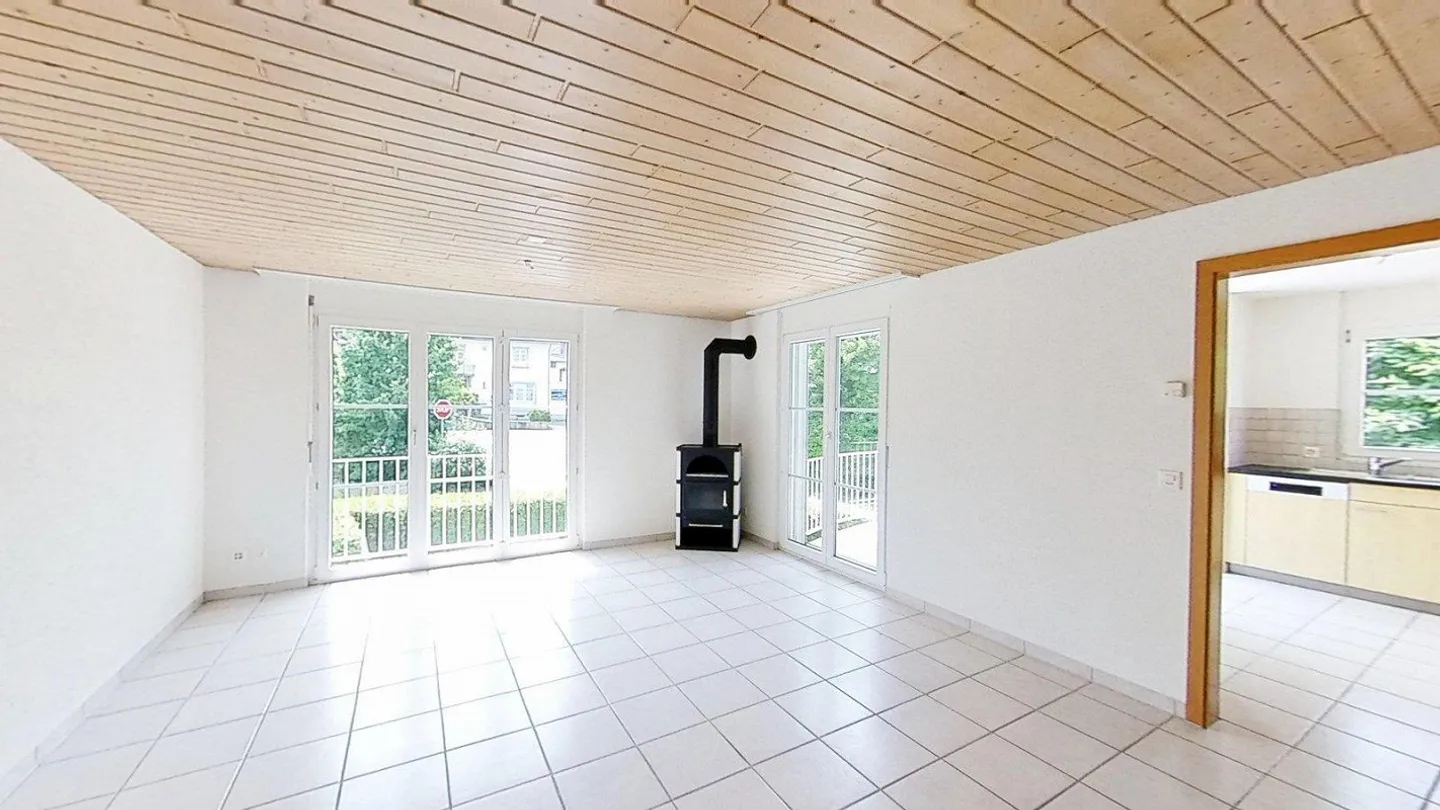 AgentSelly - Light-Filled Living Near the Lake - Photo 1 of 12