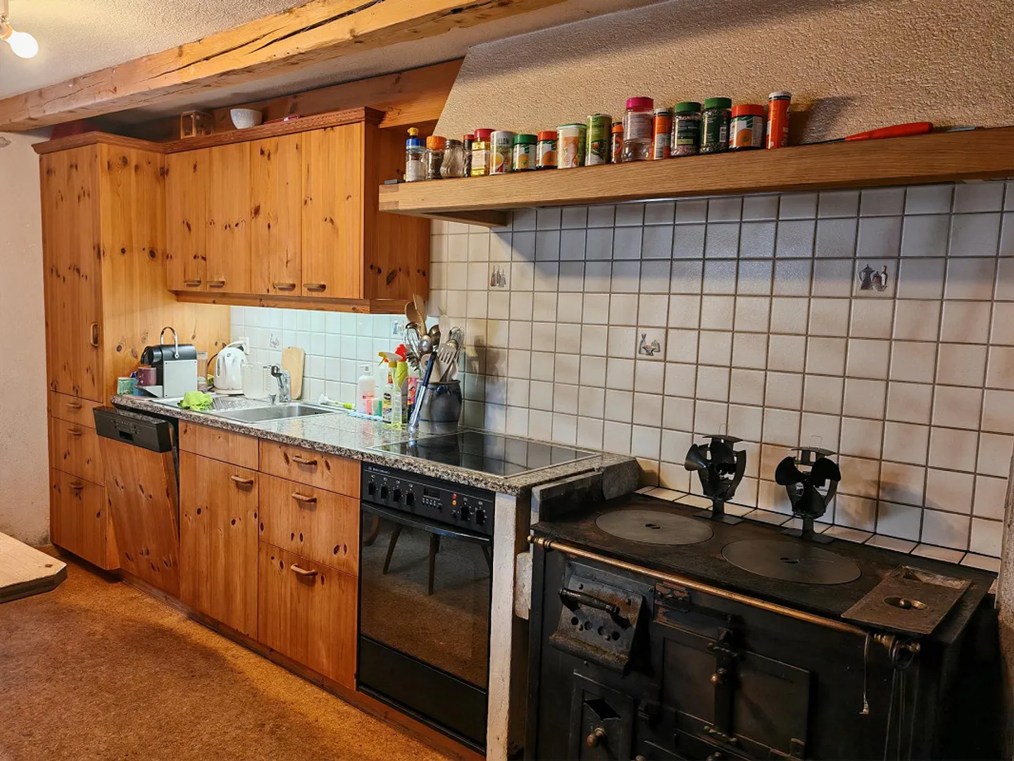 Large single-family house with garden & outbuilding - Photo 8 of 12