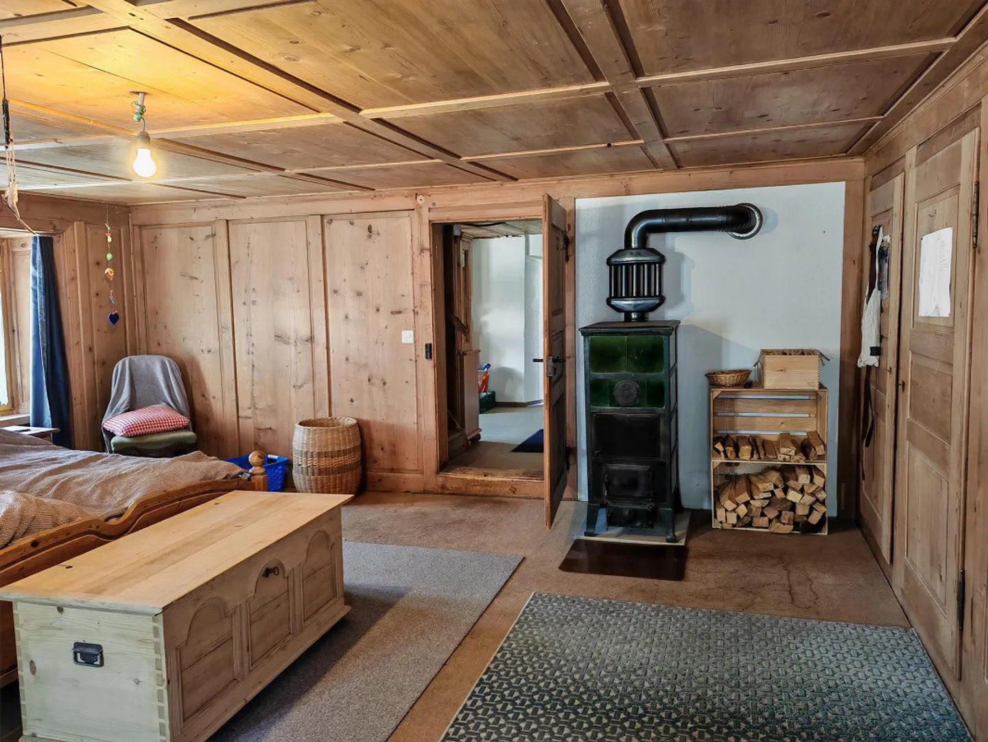 Large single-family house with garden & outbuilding - Photo 10 of 12