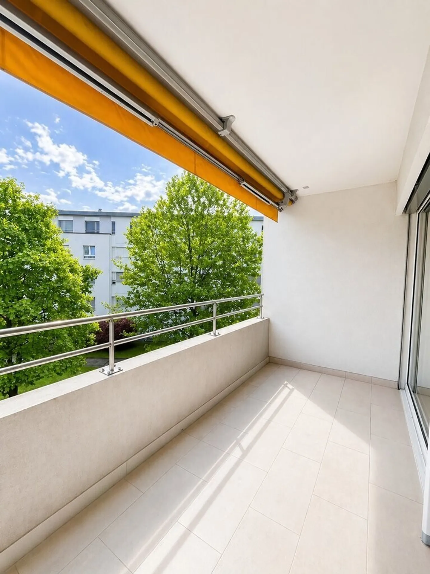 Grand appartement de 4,5 pièces - Photo 2 sur 6