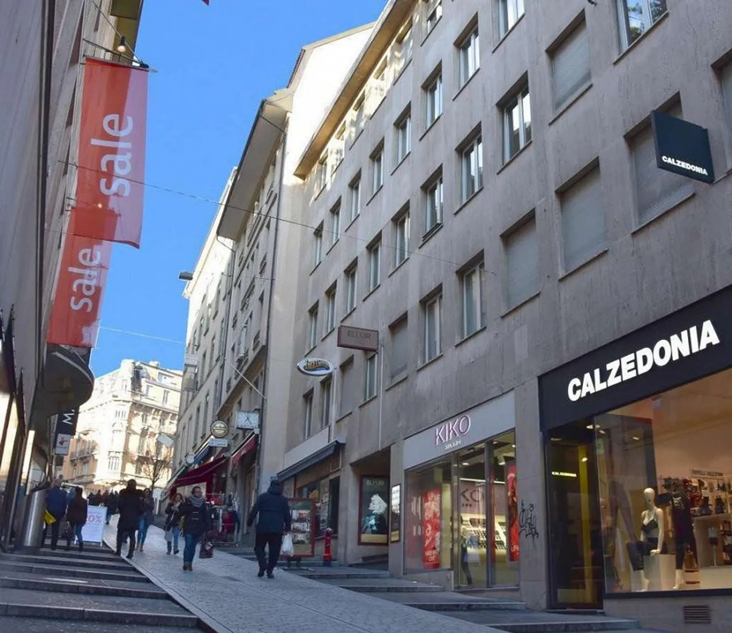 In the heart of the city center - Photo 8 of 9