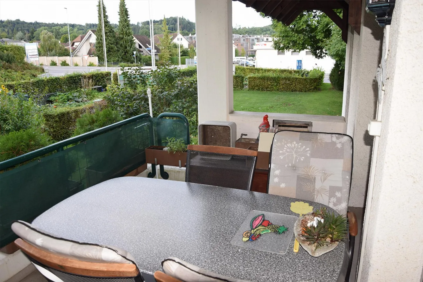 Appartement 4 pièces au 1er étage avec salle de bricolage et place de parking souterrain - Photo 3 sur 17