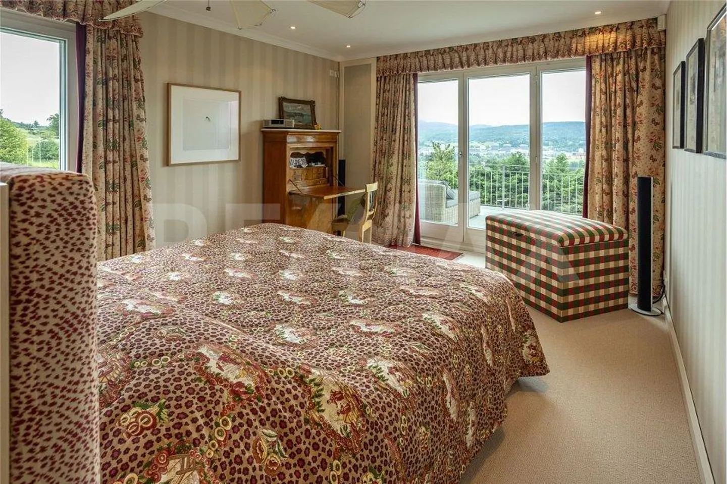 Exklusive Villa mit 13 Zimmern an bester Lage in Unterengstringen - Foto 11 von 13