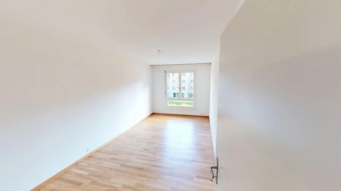 Attention Temporary from early November 2025 to 30.06.2026 Ideal temporary solution 3.0 room apartment in Wiedikon - Photo 3 of 7