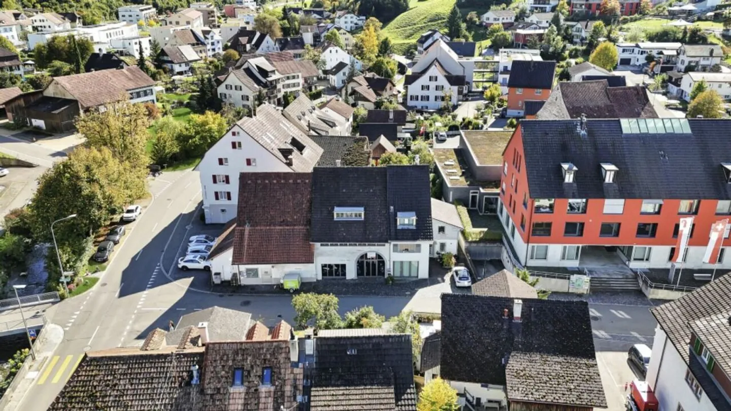 «modernes Einfamilienhaus mit Gewerbeanteil» - Foto 2 von 17