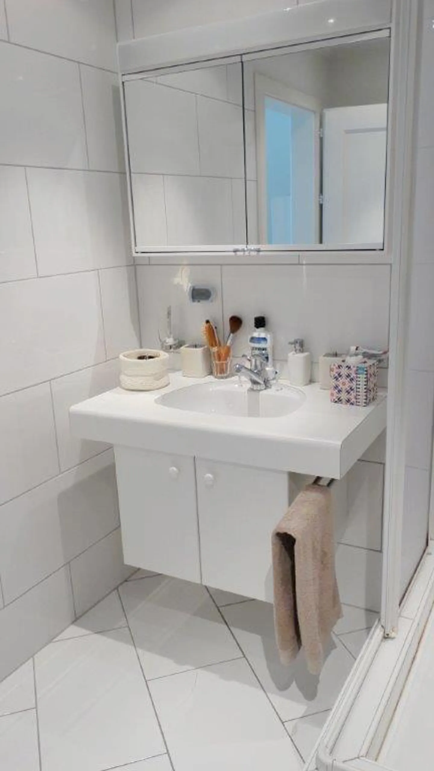 Unique living experience in a prime location in Wädenswil - Photo 4 of 12