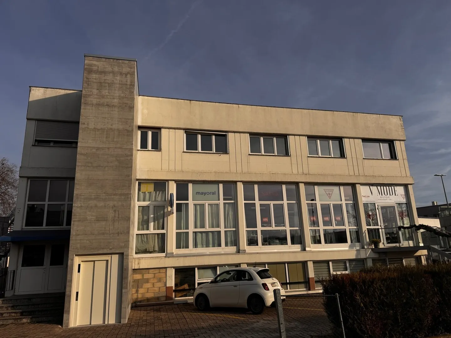 Espace Commercial avec Terrasse - Photo 1 sur 5