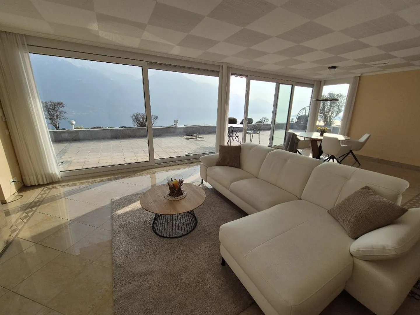 Exklusive Terrassenwohnung in Minusio - Foto 2 von 10