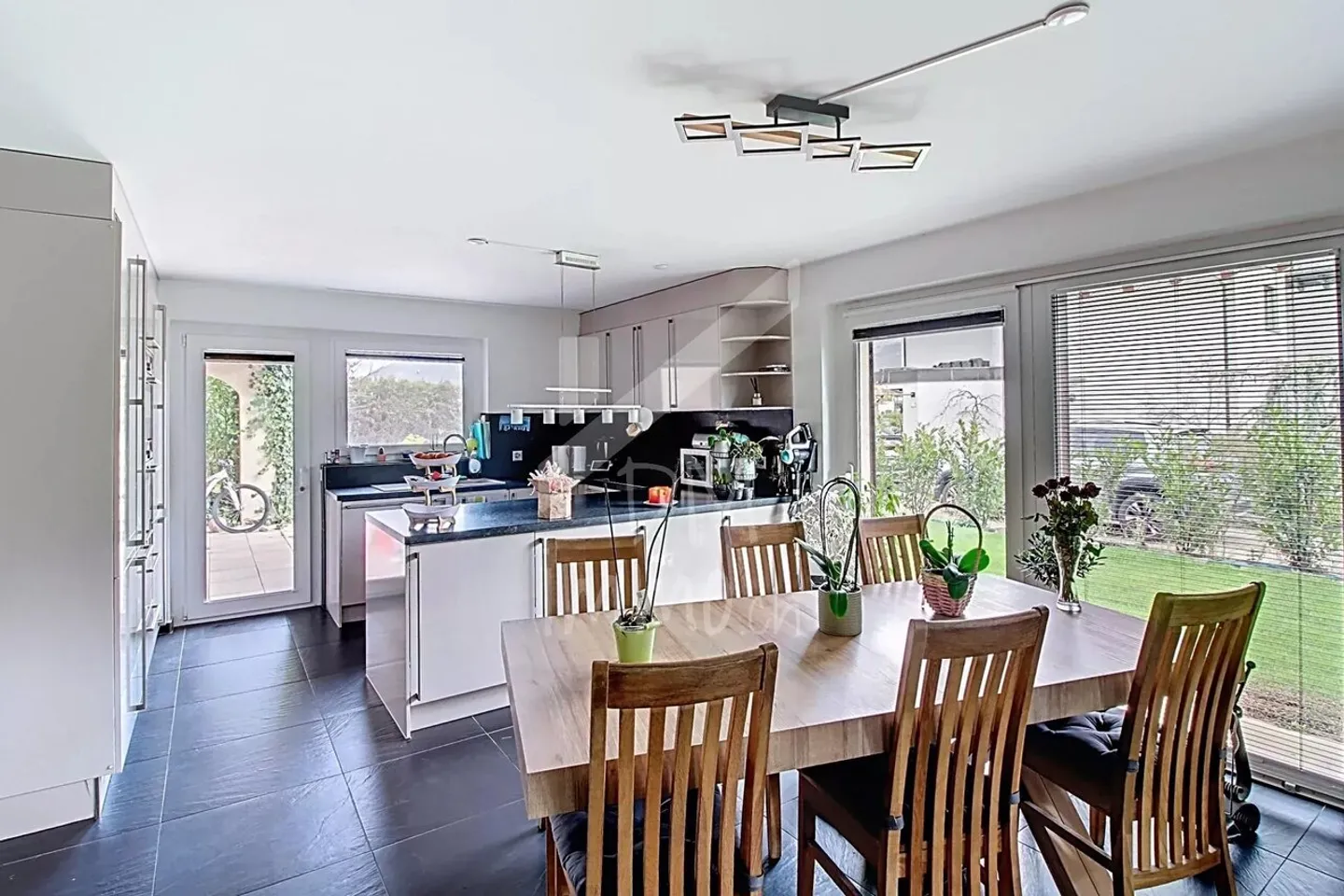 Magnificent family villa, very spacious and bright - Photo 2 of 8