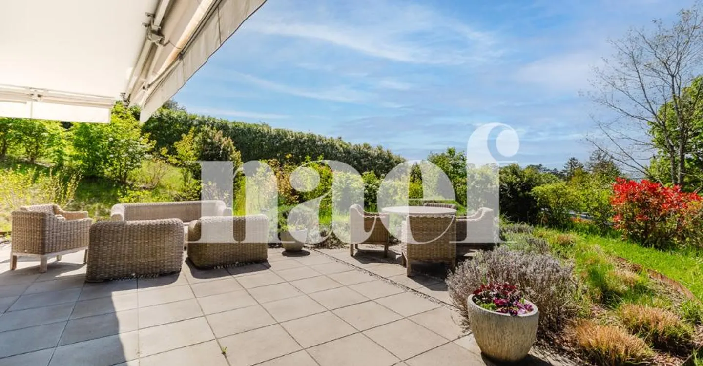 Charming Apartment with Terrace - Photo 2 of 8