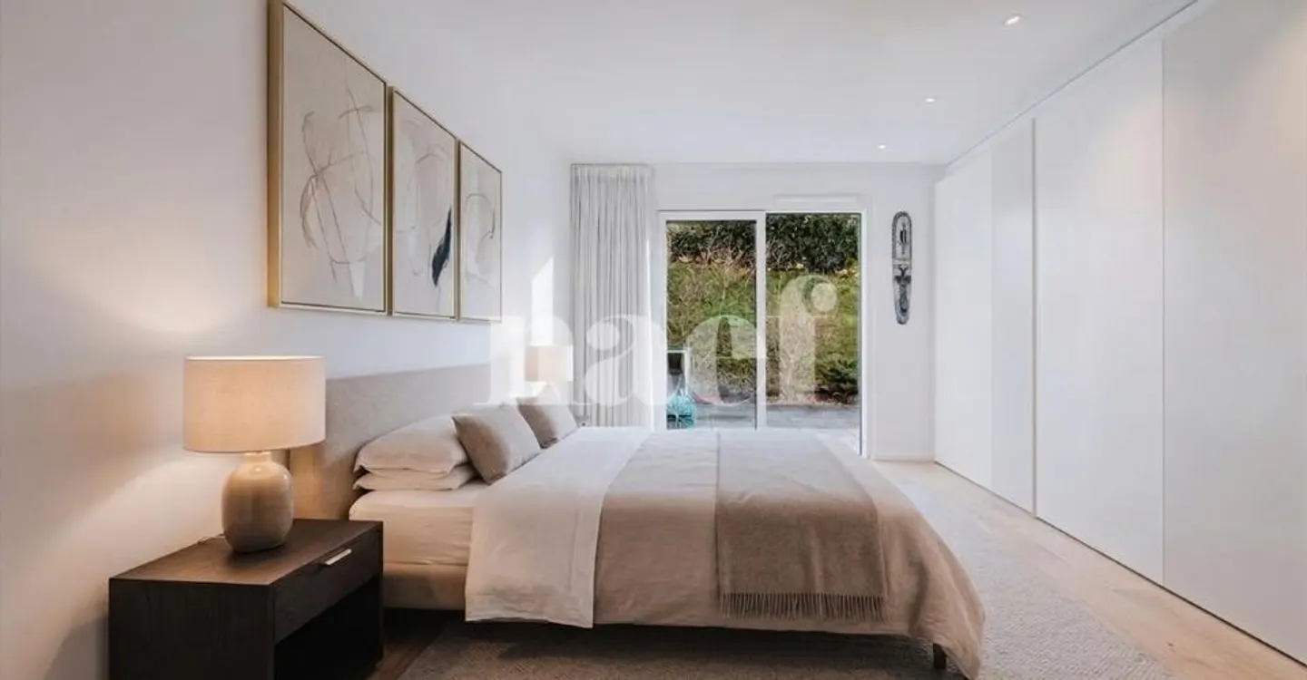 Charming Apartment with Terrace - Photo 7 of 8