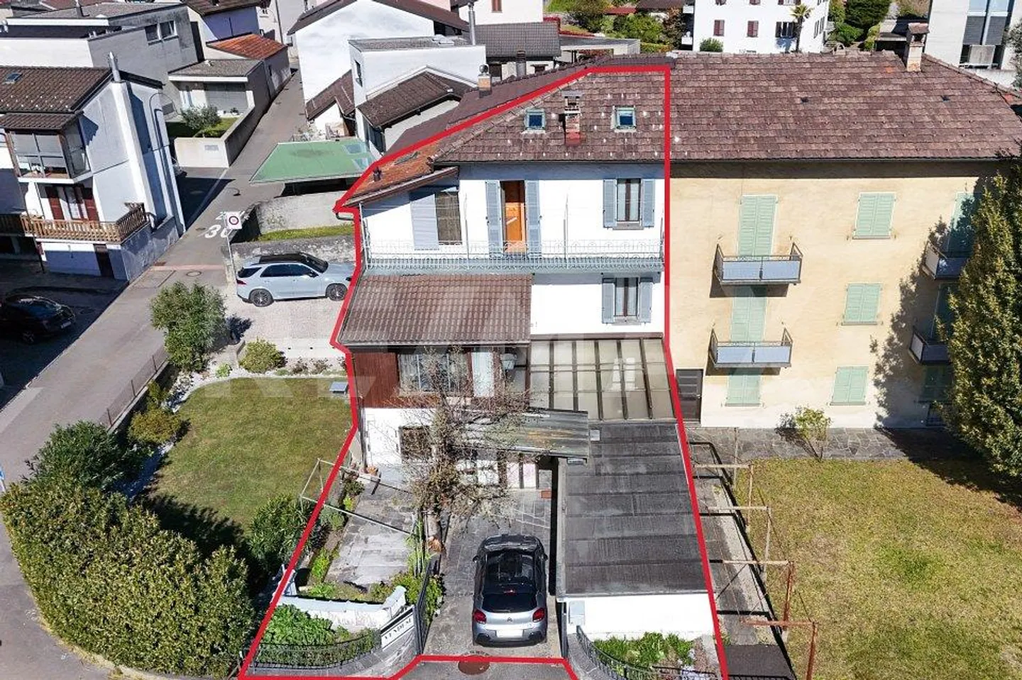 Maison mitoyenne en première périphérie - Photo 1 sur 13