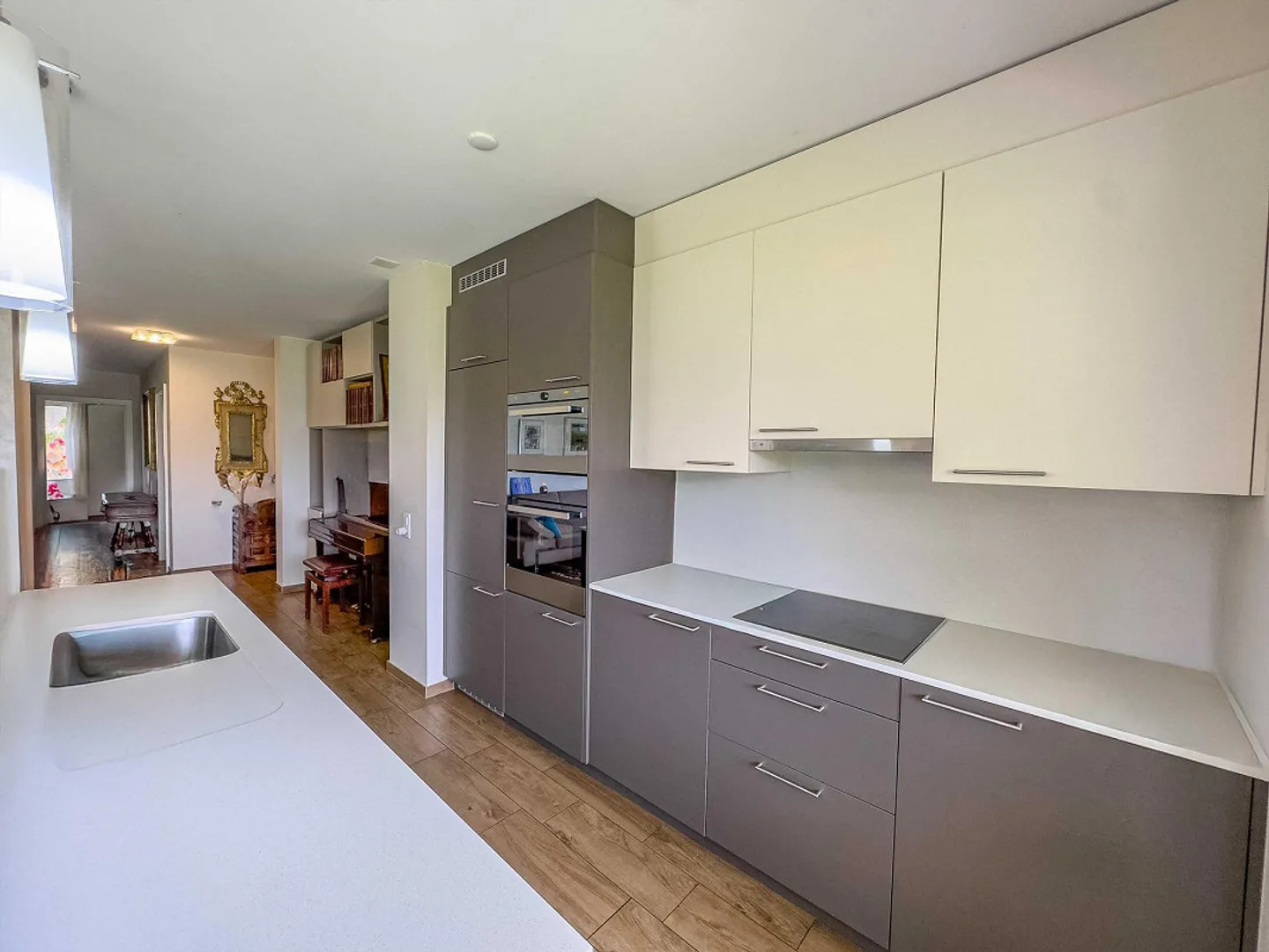 Geräumige 5.5-Zimmer-Wohnung mit Garten in Mendrisio - Foto 2 von 13