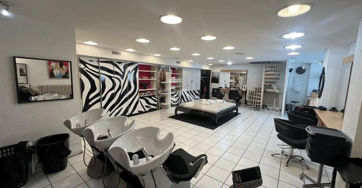 HAIR SALON IN OLD TOWN - Photo 2 of 5
