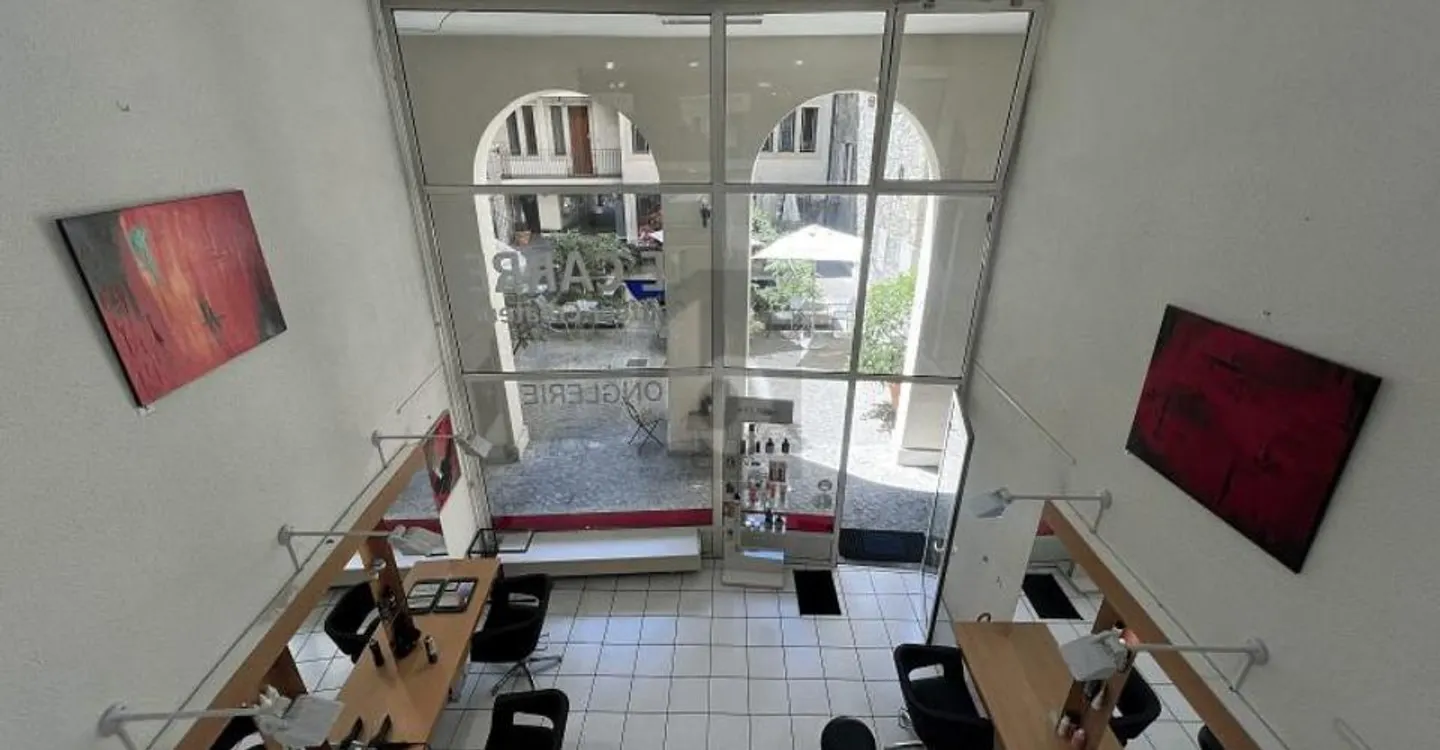 HAIR SALON IN OLD TOWN - Photo 4 of 5