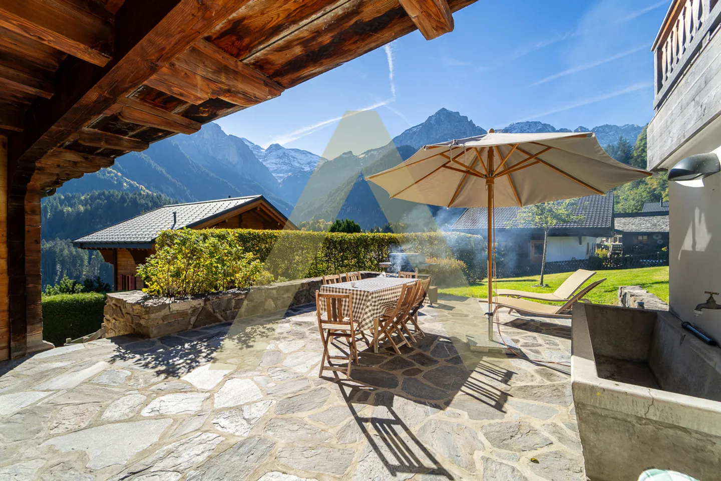 Extraordinary property at the foot of the Portes du Soleil - Photo 2 of 12