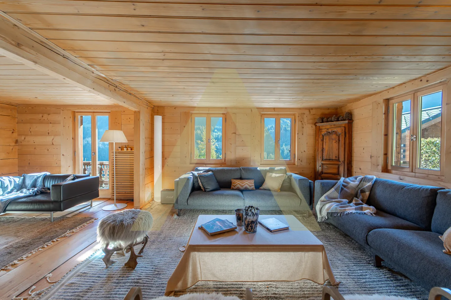 Extraordinary property at the foot of the Portes du Soleil - Photo 3 of 12