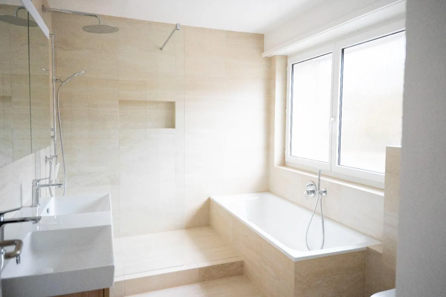 Appartement en attique de 5,5 pièces - Photo 3 sur 5