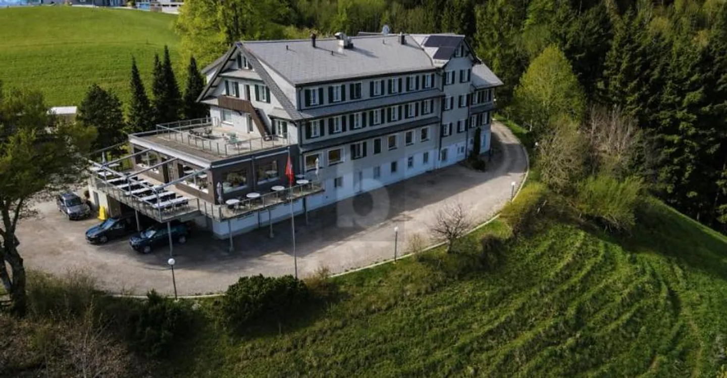 TOP SANIERTES JUWEL MIT ENORMEM POTENTIAL - Foto 1 di 6