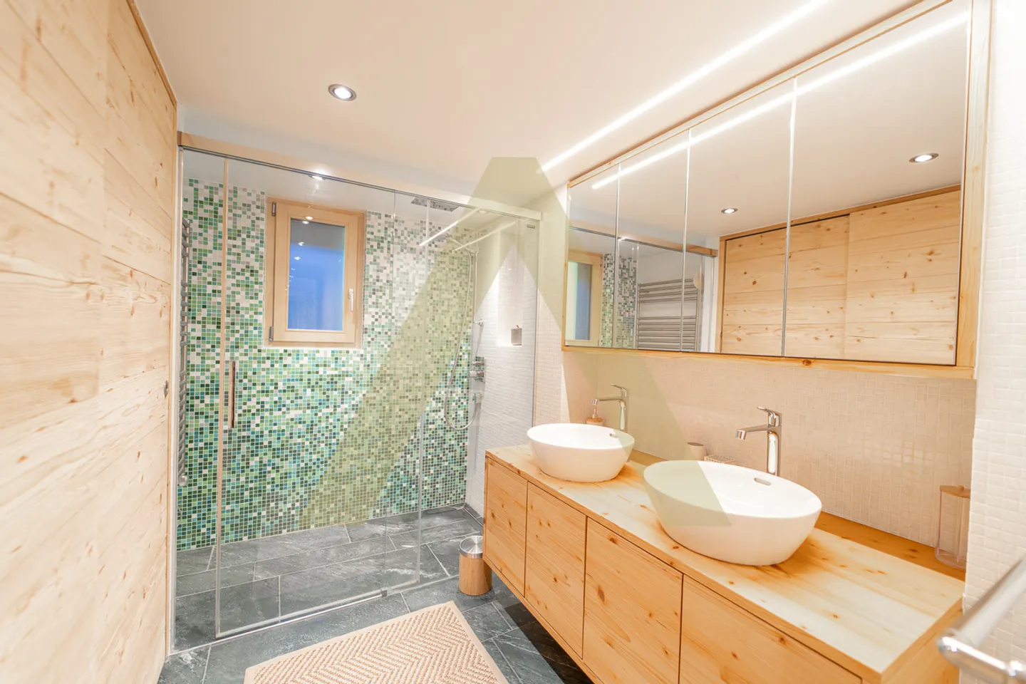 Extraordinary property at the foot of the Portes du Soleil - Photo 8 of 12