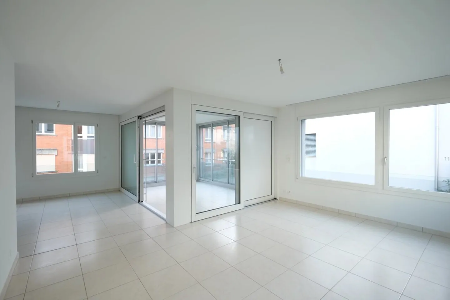 4.5 Z'-Apartment on the 1st floor with hobby room, cellar and two parking spaces - Photo 3 of 13