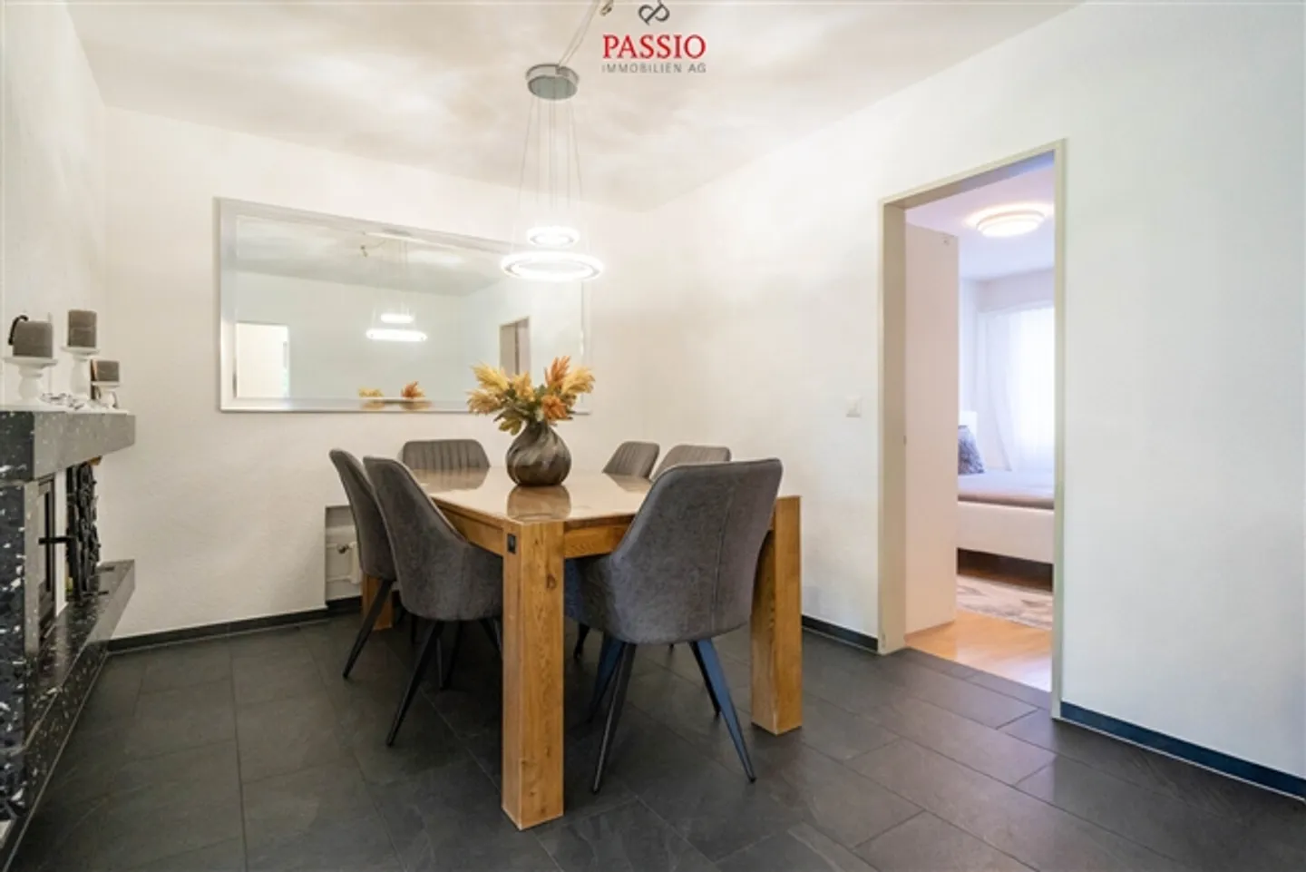 Well-kept 6-room family apartment in a quiet location with top connections - Photo 4 of 20