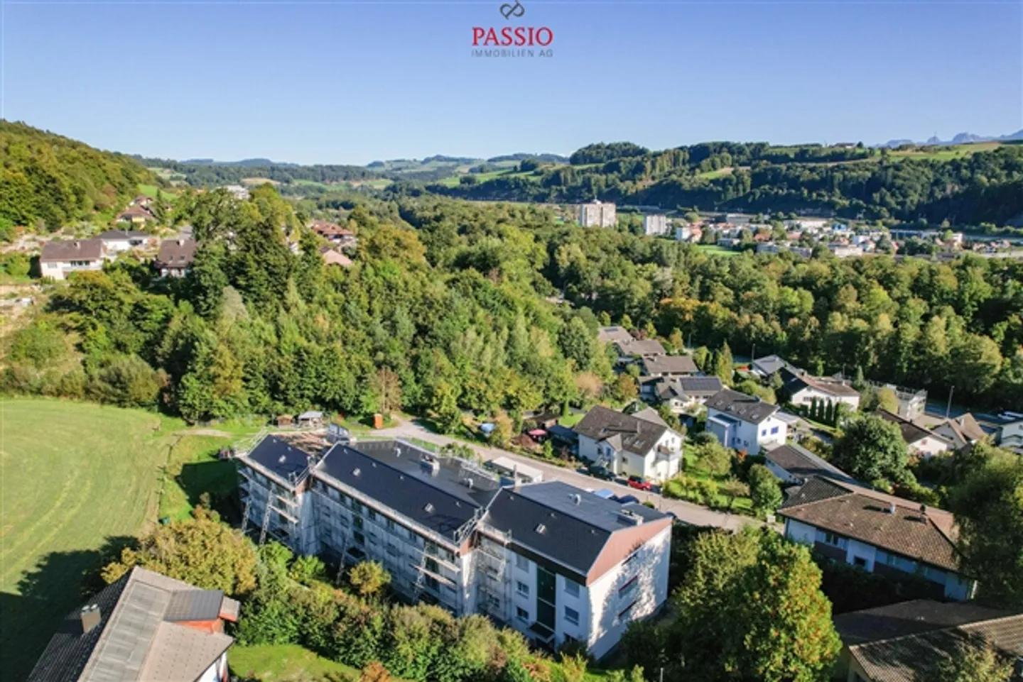 Well-kept 6-room family apartment in a quiet location with top connections - Photo 3 of 20