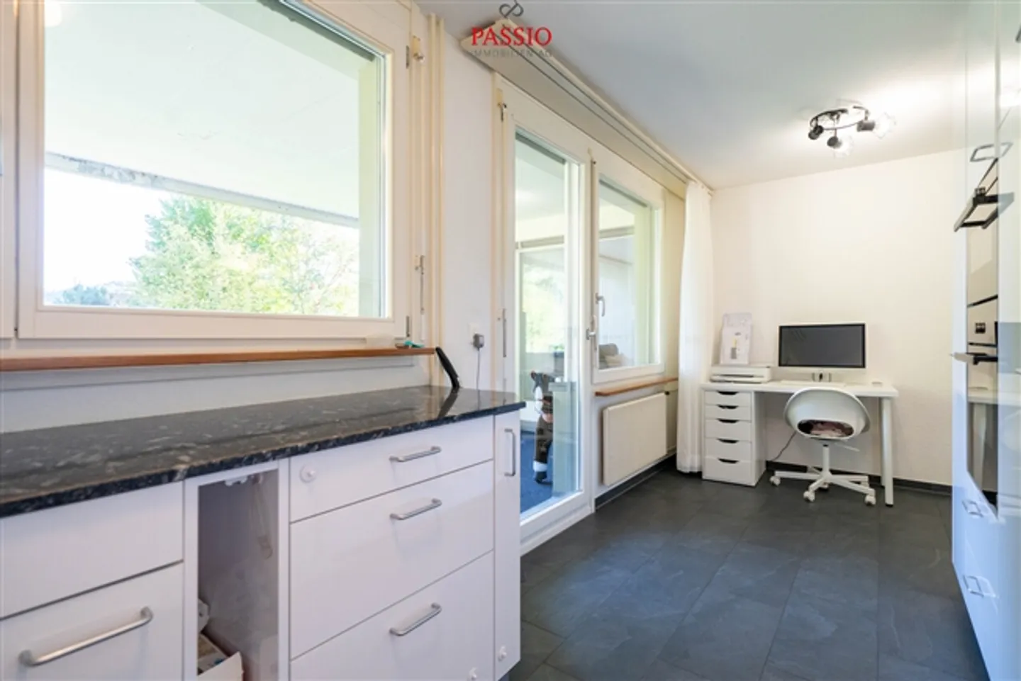 Well-kept 6-room family apartment in a quiet location with top connections - Photo 9 of 20