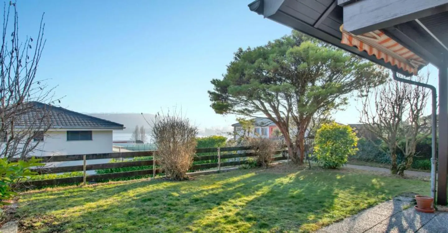 Le Landeron, Doppelhaushälfte mit 5,5 Zimmern, Garage, Parkplatz - Foto 2 von 3