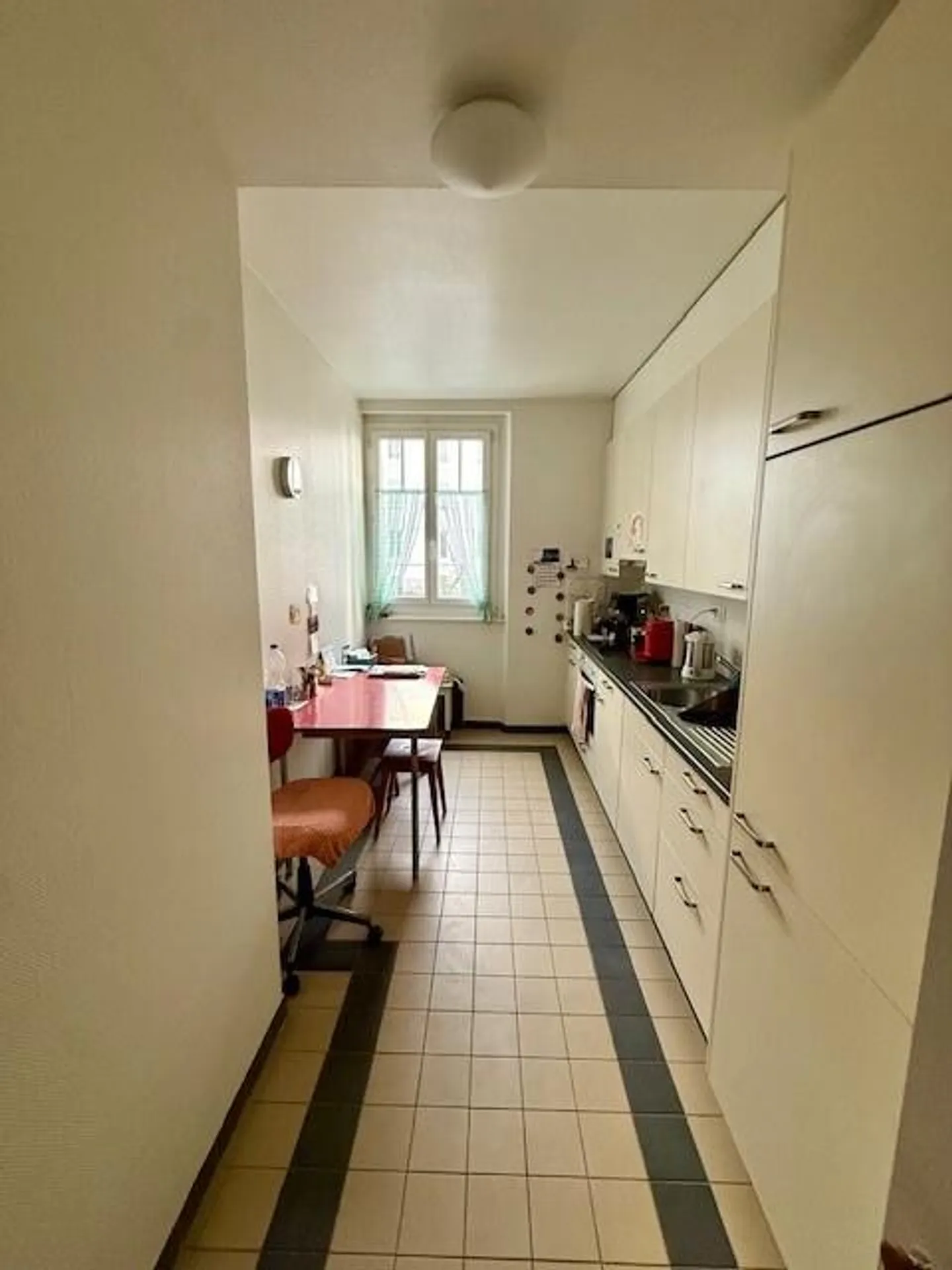 A stone's throw from Lausanne train station - Photo 3 of 4