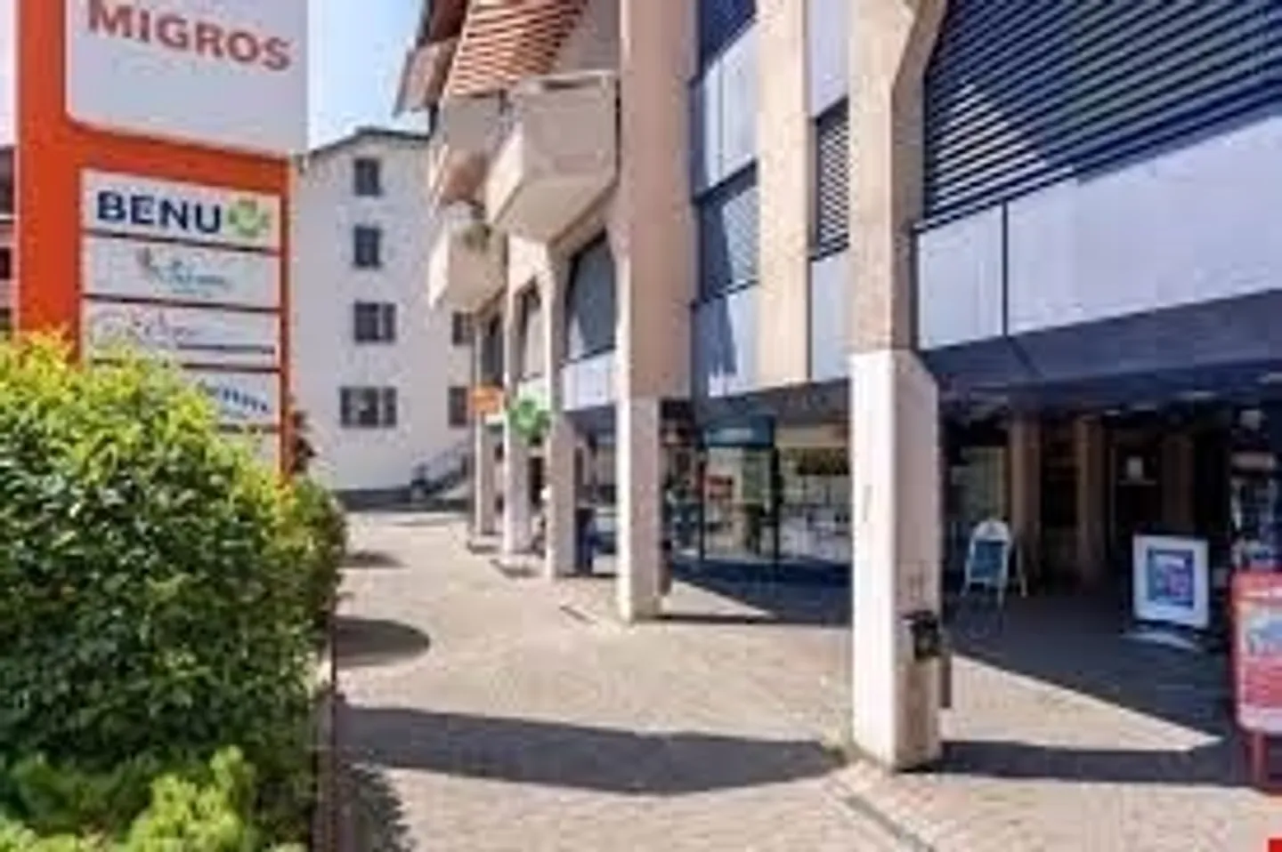 A 2 km dall'autostrada nel centro Migros, spazio commerciale, parcheggio - Foto 3 di 3