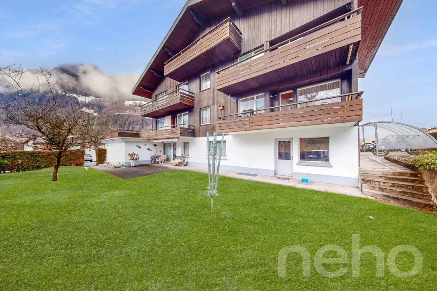 Cozy 4-room apartment just steps from the lake - Photo 1 of 12