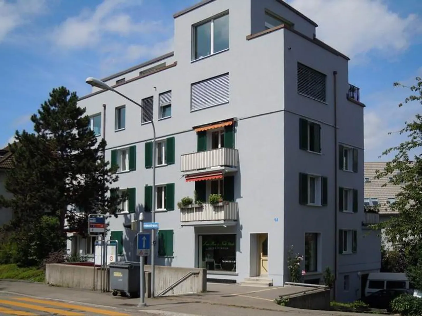 Outdoor parking spaces for rent at Berninastrasse 2 in Zurich - Photo 1 of 1