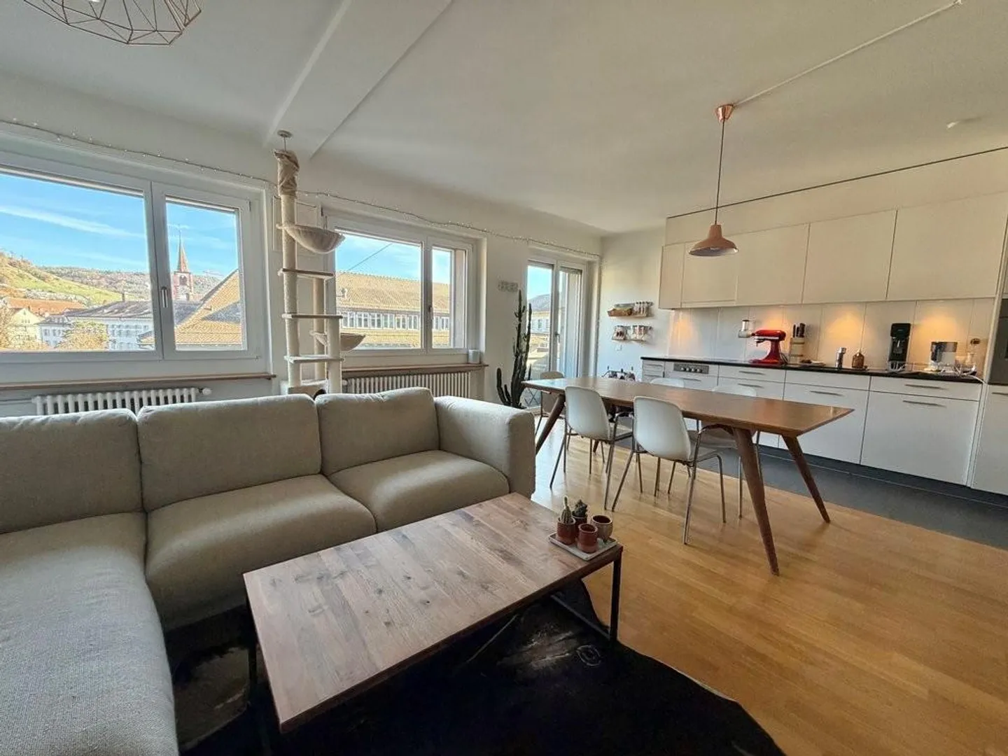 Bel appartement dans un immeuble commercial - Photo 2 sur 5