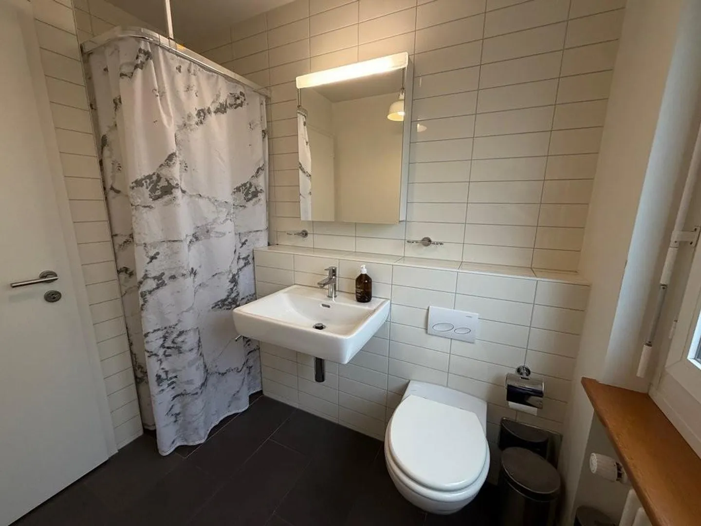 Bel appartement dans un immeuble commercial - Photo 4 sur 5