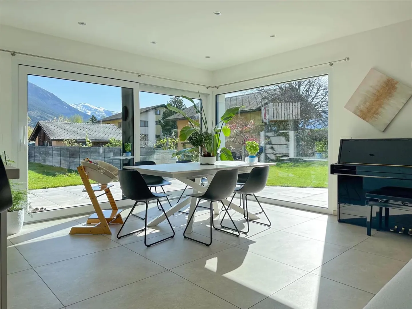 Crans-Montana Region | Magnificent Individual Modern Villa - Photo 4 of 12