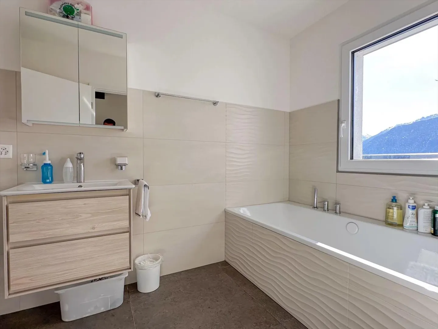 Crans-Montana Region | Magnificent Individual Modern Villa - Photo 12 of 12