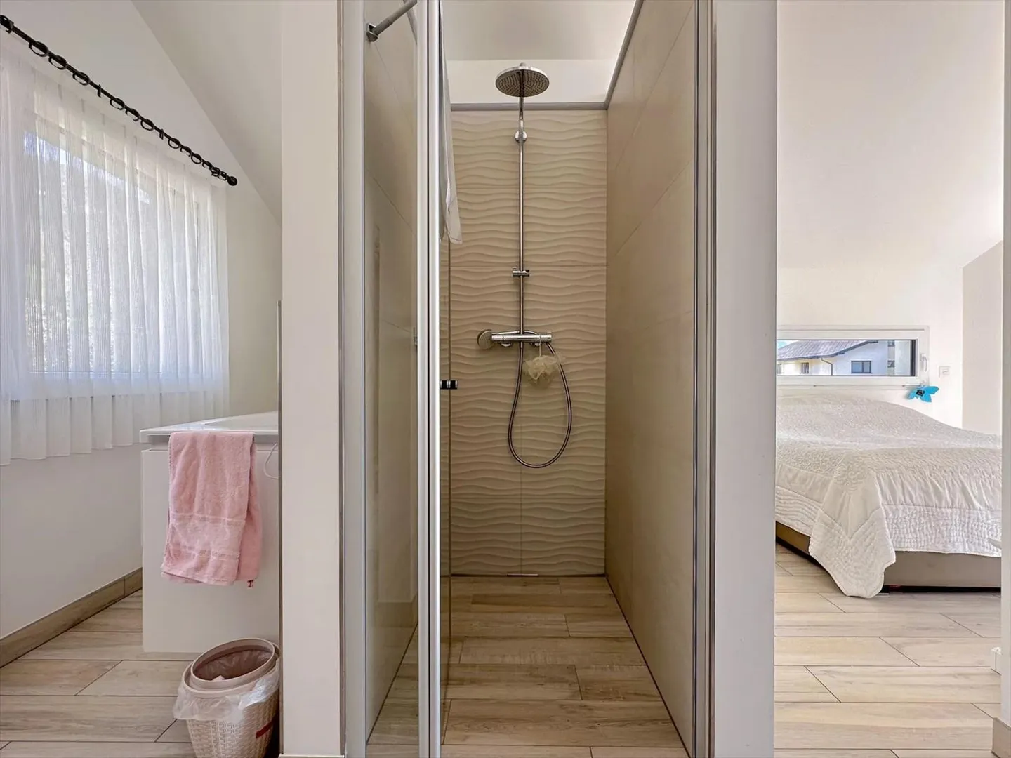 Crans-Montana Region | Magnificent Individual Modern Villa - Photo 7 of 12