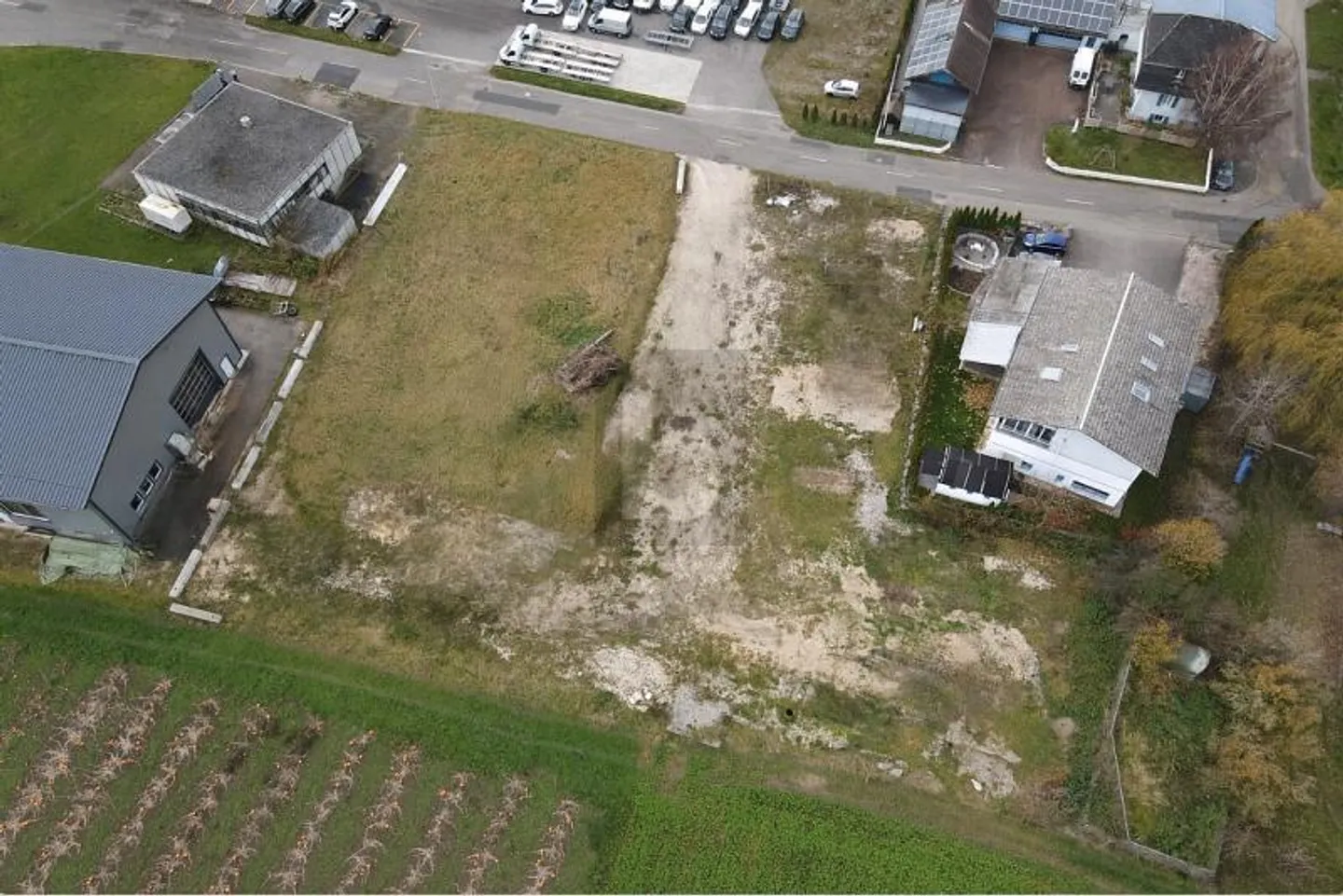 BUSINESS LOCATION WITH ADDITIONAL SPACE UNITS - Photo 3 of 5