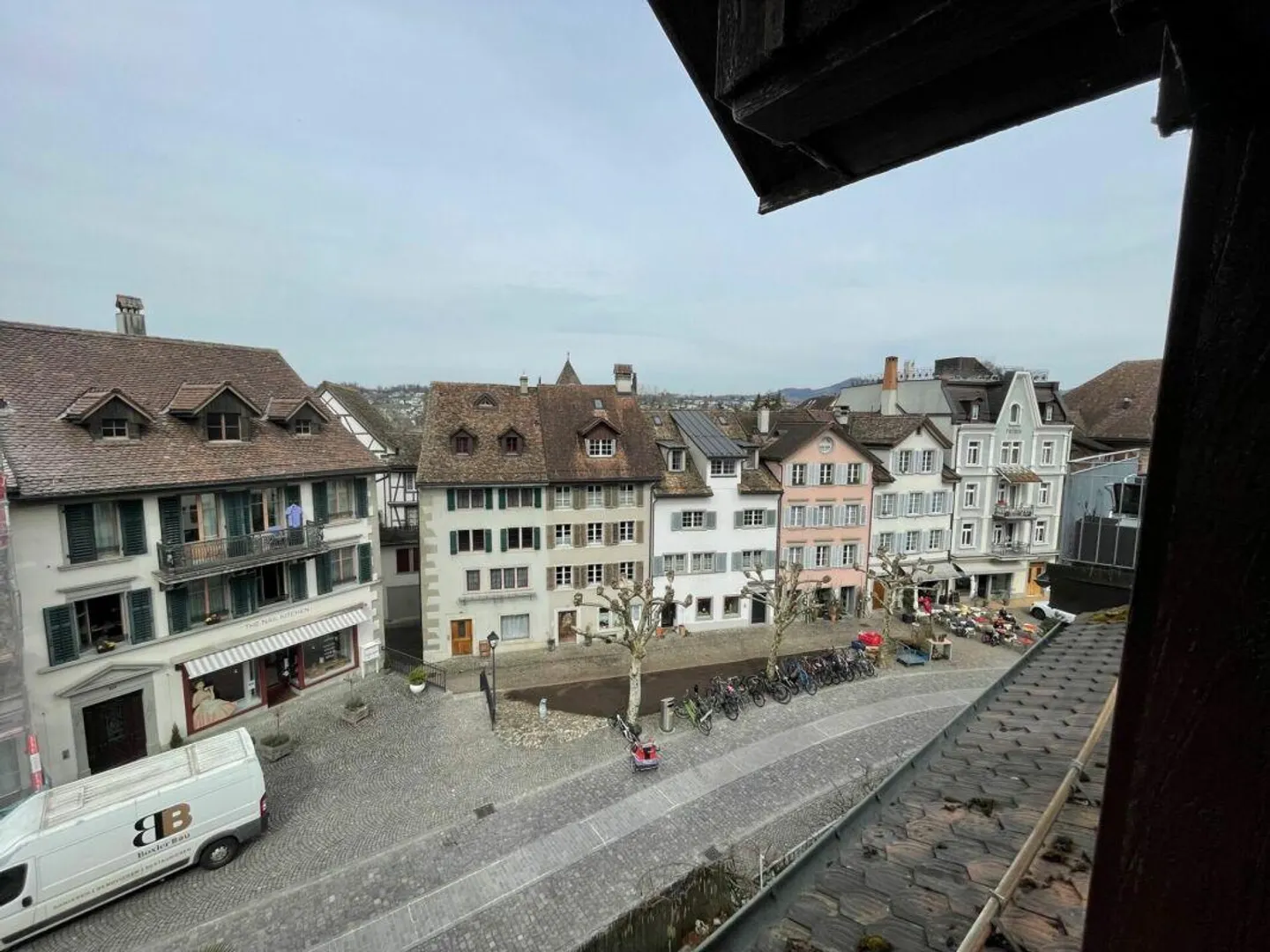Accogliente appartamento mansardato di 2,5 locali nell'ambiente storico di Rapperswil in affitto - Foto 1 di 12