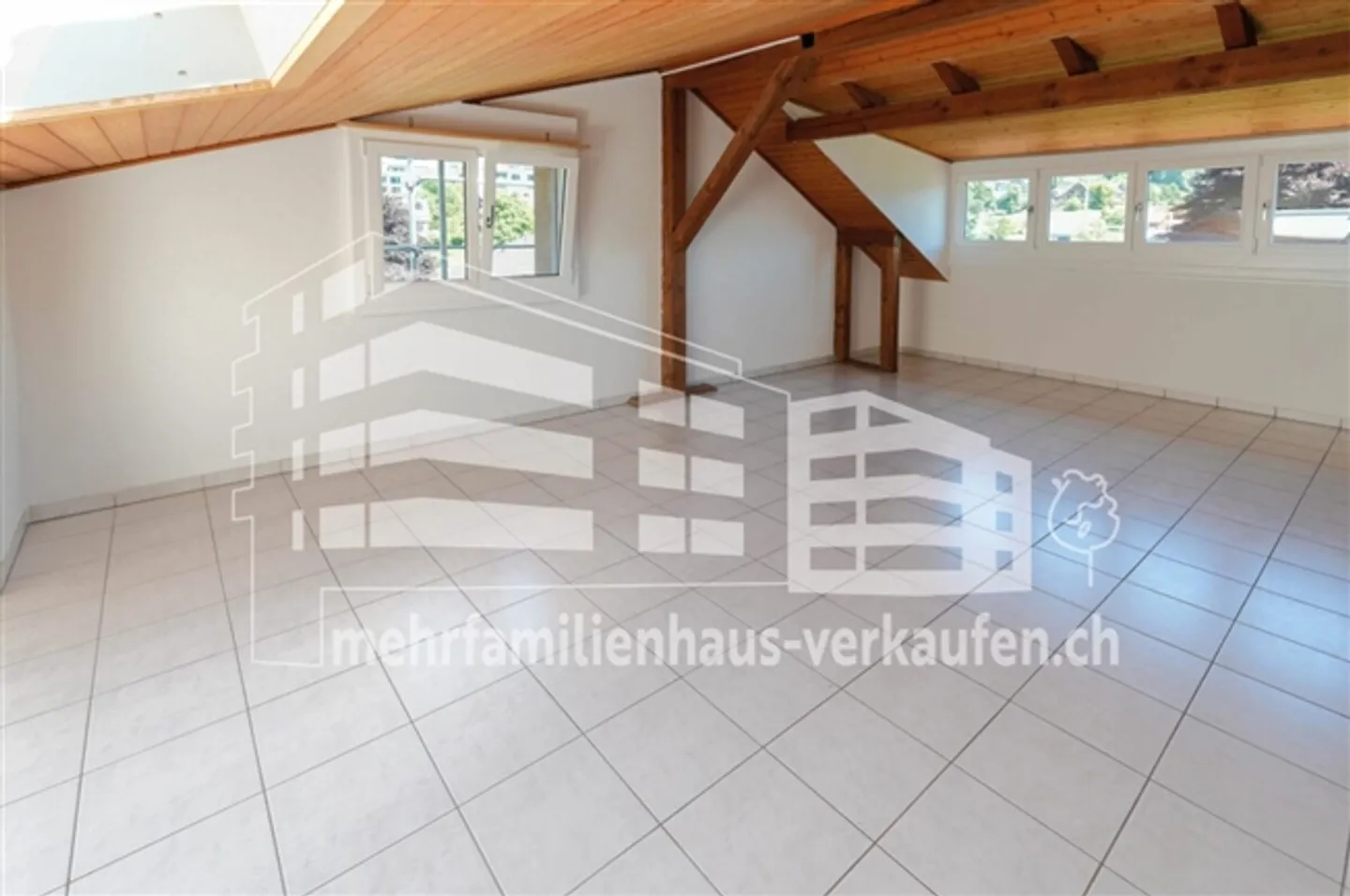 Multi-family house with outbuilding - Photo 9 of 13