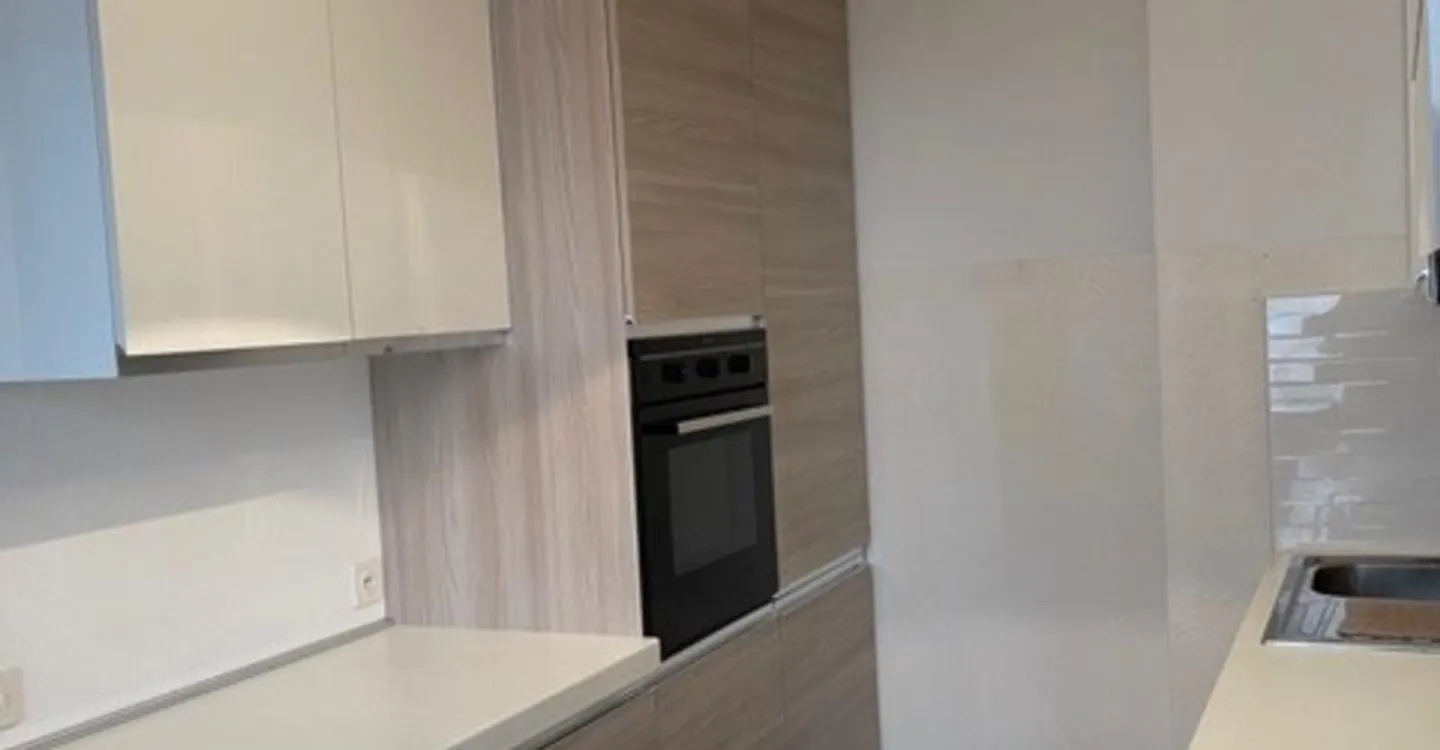 Appartamento ristrutturato con balconi - Foto 4 di 10