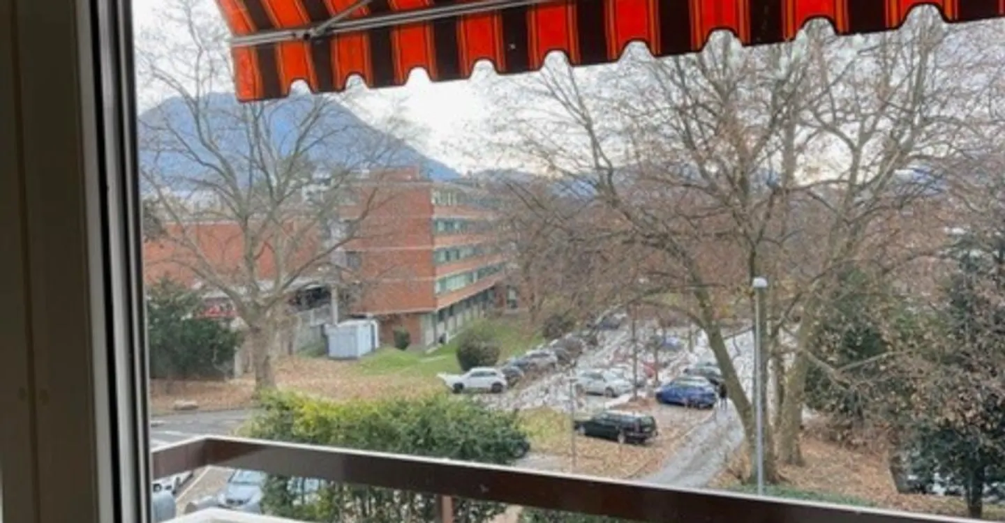 Appartamento ristrutturato con balconi - Foto 8 di 10